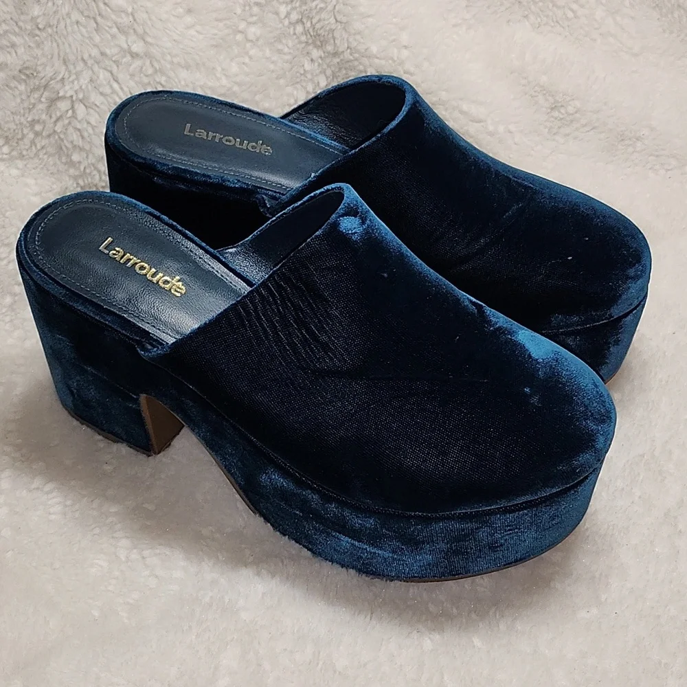 Larroudé Miso Platform Clog in Deepsea Velvet Size 6